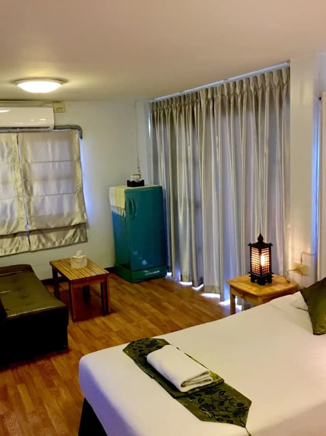Phunyanuch Hotel-Standard Twin Room-12