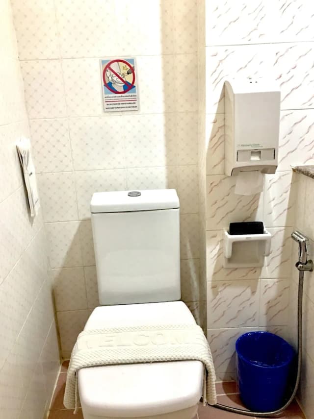 Phunyanuch Hotel-Standard Twin Room-8