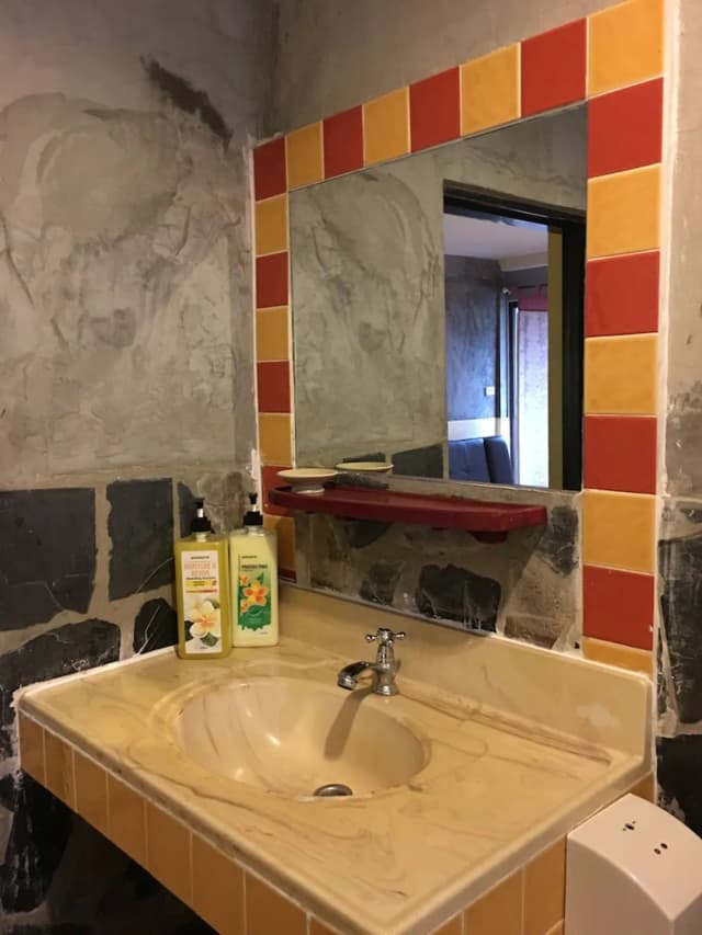 Phunyanuch Hotel-Standard Twin Room-10