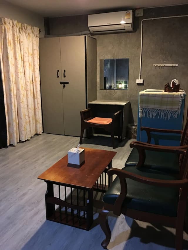 Phunyanuch Hotel-Standard Double Room, 1 King Bed-4