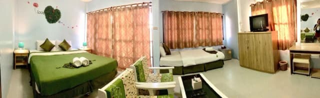Phunyanuch Hotel-Family Room-4