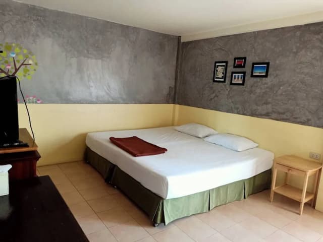 Phunyanuch Hotel-Family Room-11