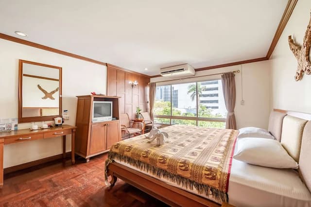 Royal Ivory Sukhumvit Nana-Superior Double or Twin Room-3