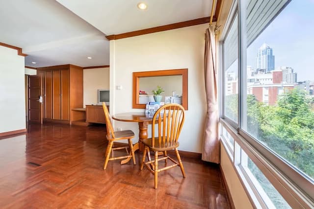 Royal Ivory Sukhumvit Nana-Deluxe Triple Room, Multiple Beds-3