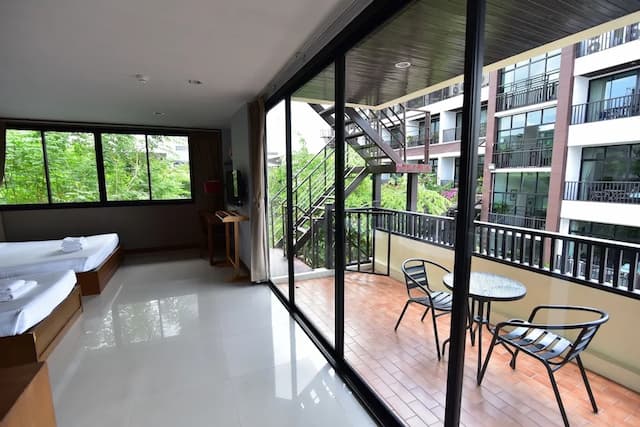 Wungnoy Hotel-Triple Deluxe Room-9