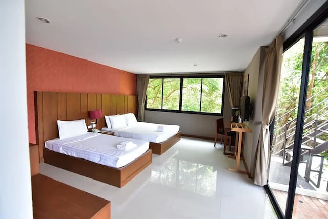 Wungnoy Hotel-Triple Deluxe Room-20