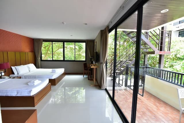 Wungnoy Hotel-Triple Deluxe Room-18