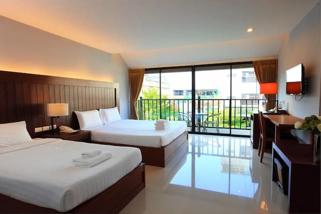 Wungnoy Hotel-Triple Deluxe Room-6