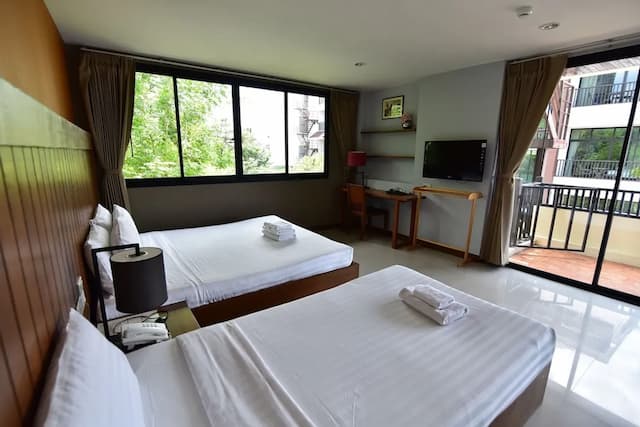 Wungnoy Hotel-Triple Deluxe Room-13