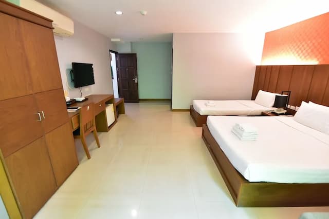 Wungnoy Hotel-Triple Deluxe Room-14