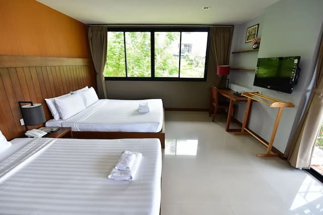 Wungnoy Hotel-Triple Deluxe Room-7