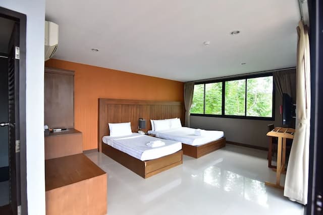 Wungnoy Hotel-Triple Deluxe Room-8