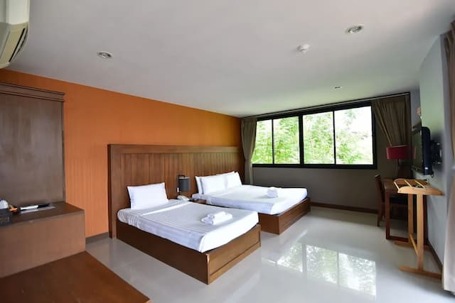 Wungnoy Hotel-Triple Deluxe Room-12