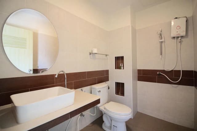 Green Apple Villa-Deluxe Triple Room, Multiple Beds-6