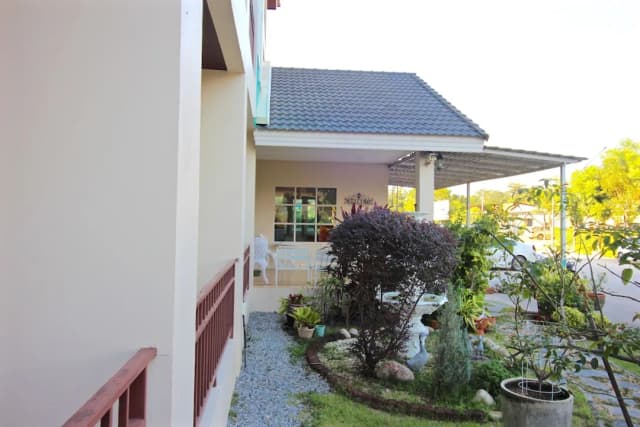 Green Apple Villa-Deluxe Triple Room, Multiple Beds-7