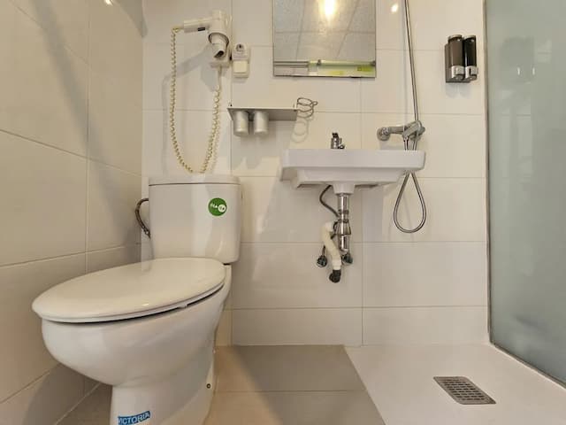 ホテル パレルモ バルセロナ-Habitacion individual Baño privado Interior-7