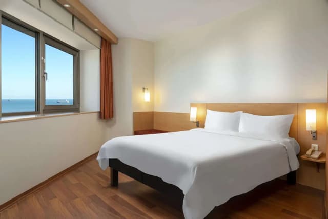 Ibis Istanbul Zeytinburnu-Premium Room, 1 Double Bed, Sea View-3