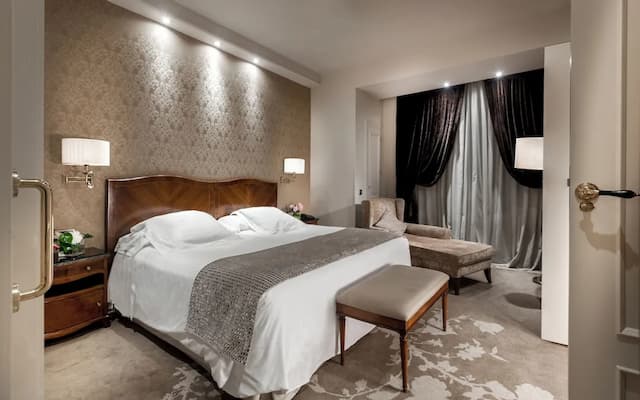 Wellington Hotel & Spa Madrid-Suite Courtyard "The Wellington Club" Access-1