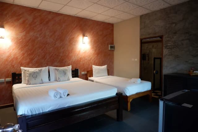 Nok Chan Mee Na-Triple Room-1