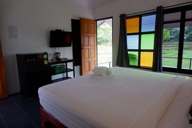 Nok Chan Mee Na-Deluxe Double Room-11