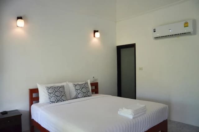 Nok Chan Mee Na-Deluxe Double Room-6