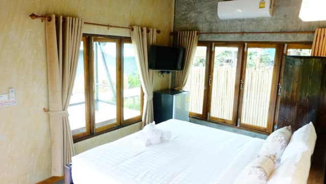 Nok Chan Mee Na-Deluxe Room-2
