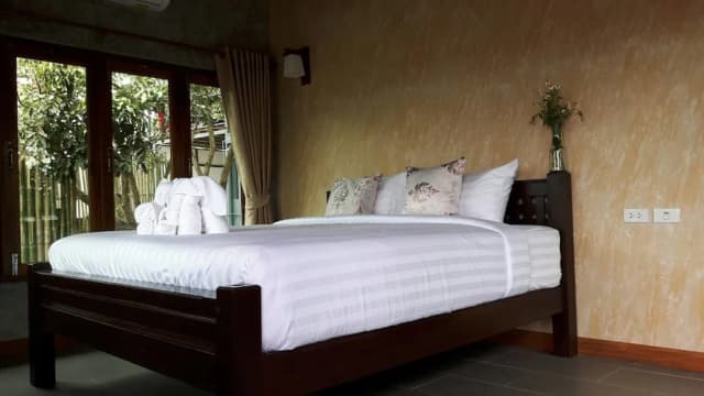 Nok Chan Mee Na-Deluxe Room-4