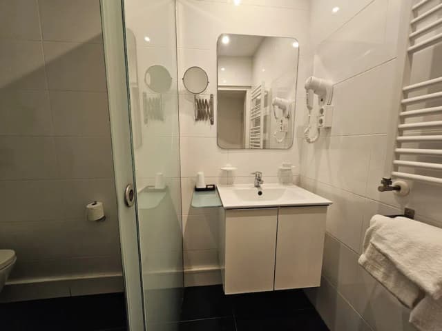 Hotel Palermo Barcelona-Habitación triple baño privado interior (3 ind.)-11