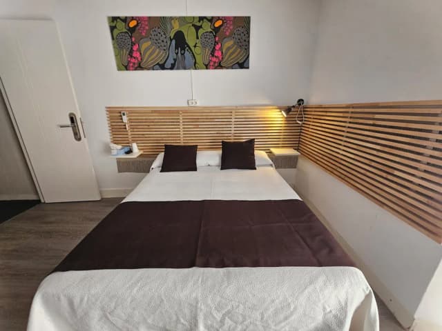 Hotel Palermo Barcelona-Habitación triple baño privado con balcón-2