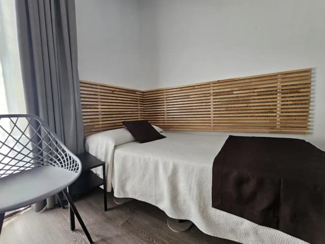 Hotel Palermo Barcelona-Habitación triple baño privado con balcón-3