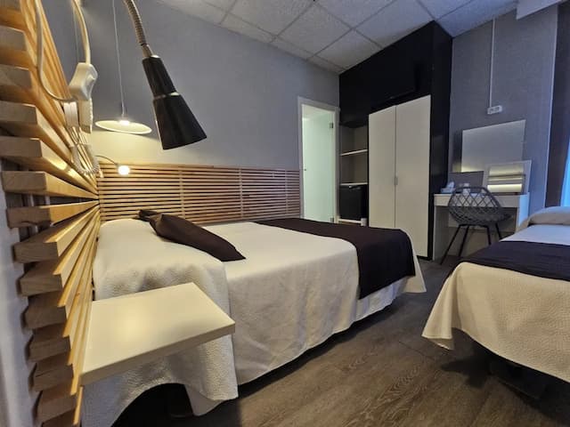 ホテル パレルモ バルセロナ-Habitación triple Baño privado interior-3