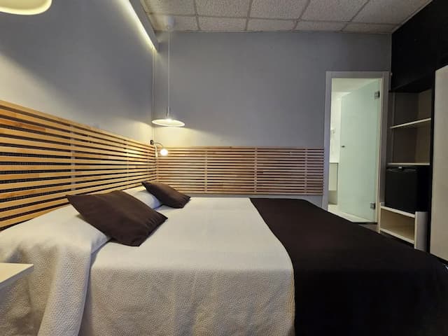 ホテル パレルモ バルセロナ-Habitación triple Baño privado interior-2