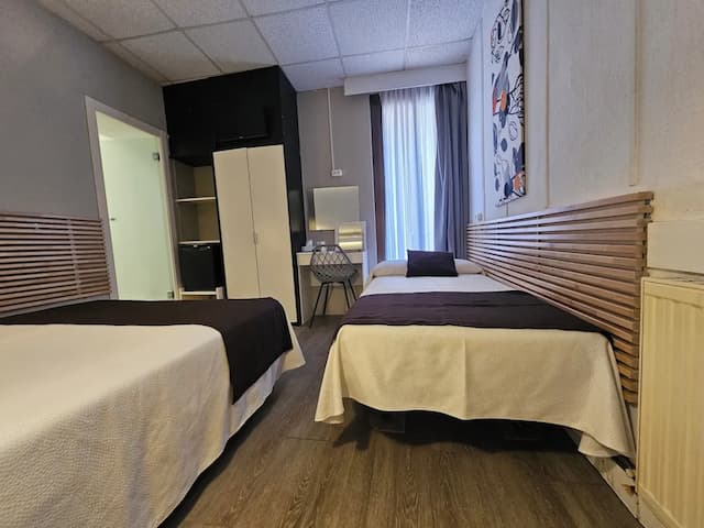 ホテル パレルモ バルセロナ-Habitación triple Baño privado interior-4