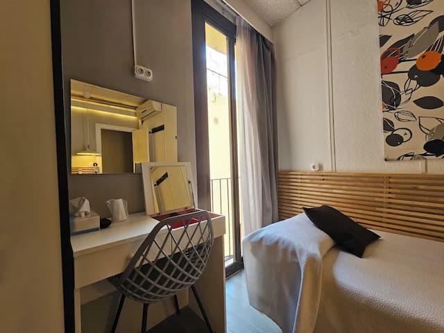 ホテル パレルモ バルセロナ-Habitación triple Baño privado interior-5