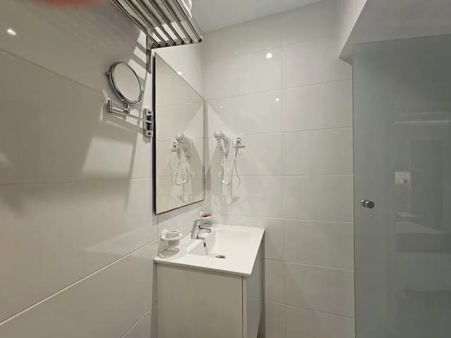 ホテル パレルモ バルセロナ-Habitación triple Baño privado interior-9