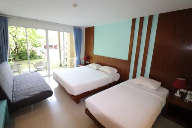 Baan Karon Resort-Superior Triple Room-3