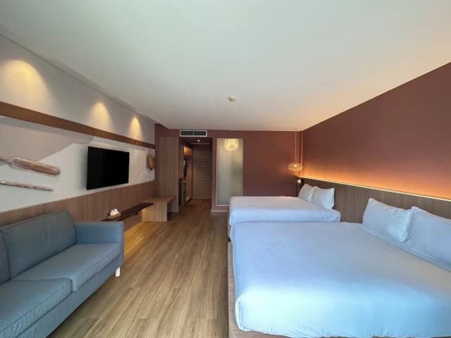 Baan Karon Resort-Premier Quadruple Room-2
