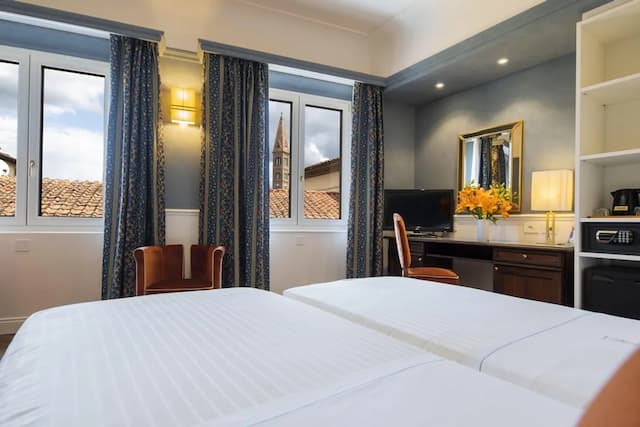 Rivoli Boutique Hotel-Deluxe Triple Room-4