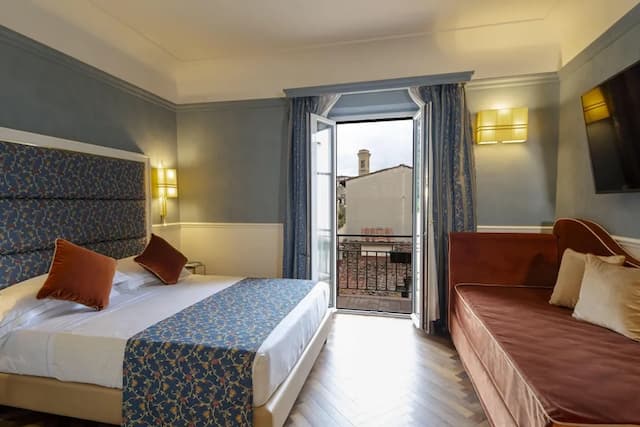 Rivoli Boutique Hotel-Deluxe Triple Room-1