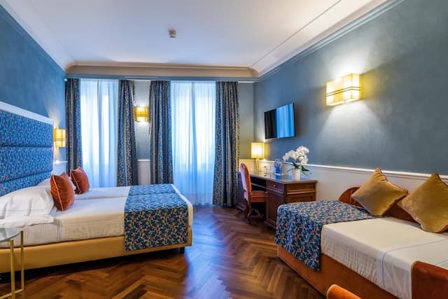 Rivoli Boutique Hotel-Deluxe Triple Room-5