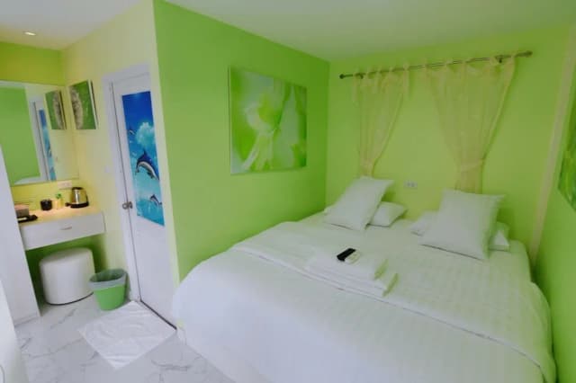 Bunny Hill Resort-Standard King Room-12