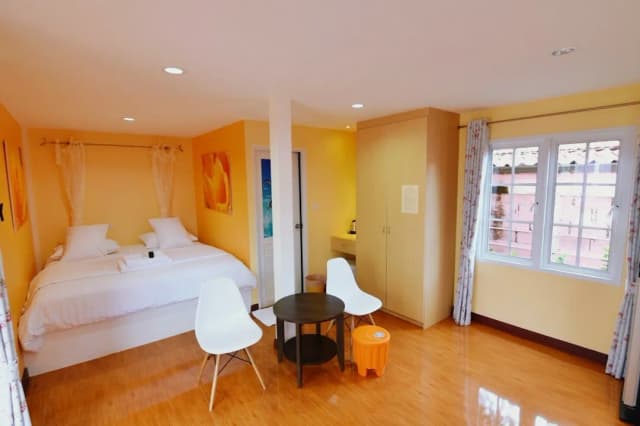 Bunny Hill Resort-Standard King Room-9