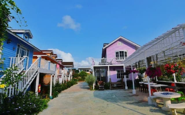 Bunny Hill Resort-Standard King Room-15