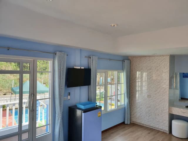 Bunny Hill Resort-Standard King Room with Balcony-26