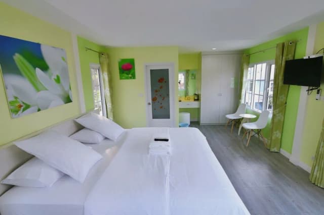 Bunny Hill Resort-Standard King Room with Balcony-1