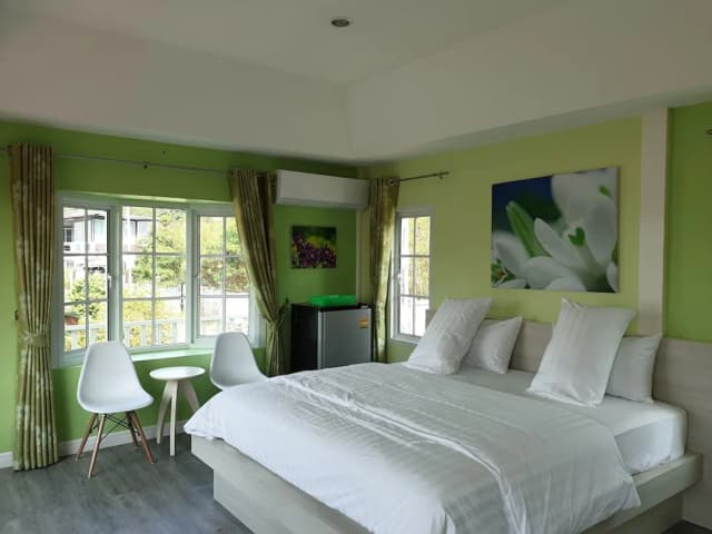 Bunny Hill Resort-Standard King Room with Balcony-10