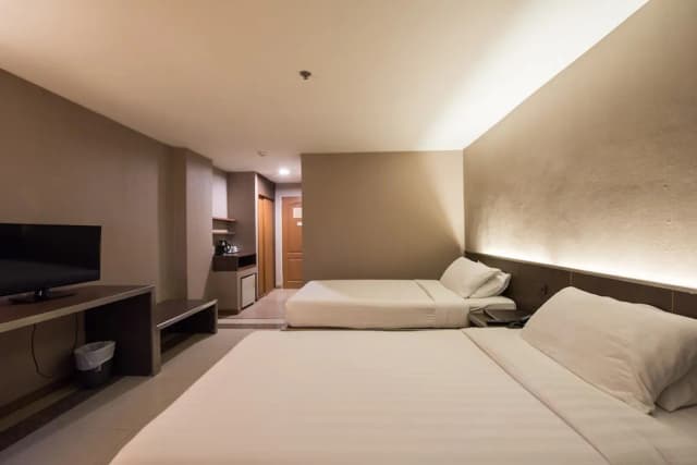 曼谷城市套房酒店-豪華雙床房-1