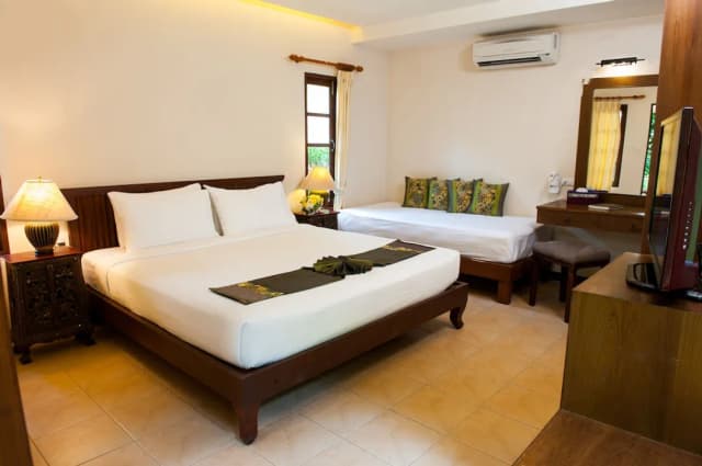 Montien House Chaweng Beach Resort-Deluxe Cottage Garden View-3