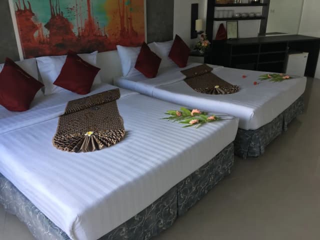The Front Hotel and Apartment-Comfort Quadruple Room, Partial Ocean View-8