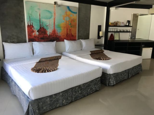 The Front Hotel and Apartment-Comfort Quadruple Room, Partial Ocean View-2